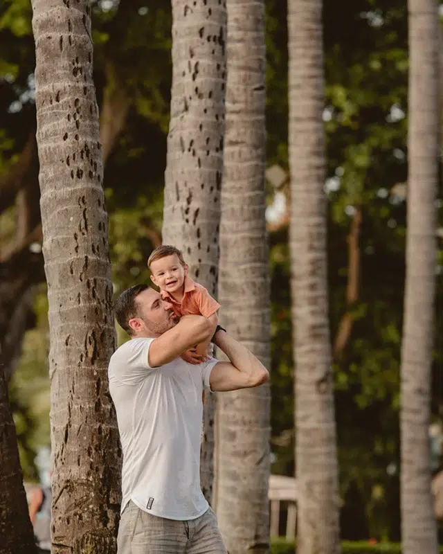 The Best View from Dad’s Shoulders A father lifting his three-year-old son onto his shoulders, sharing a joyful moment. Costa Rica Wedding Photographer. Monteverde, La Fortuna, Manuel Antonio, Tamarindo, Puerto Viejo, Uvita